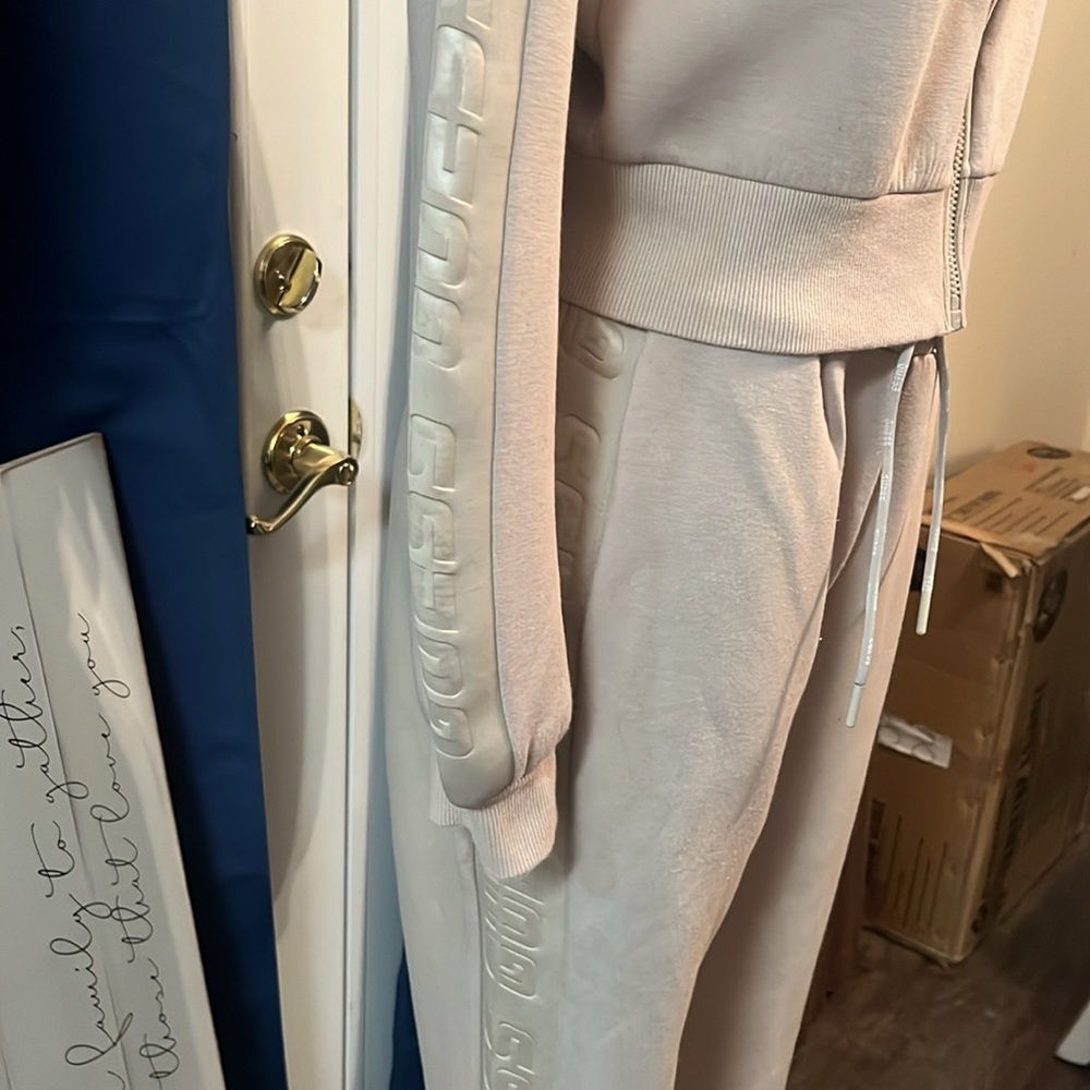 Guess Active Tech Suba Sweatsuit! - image 6